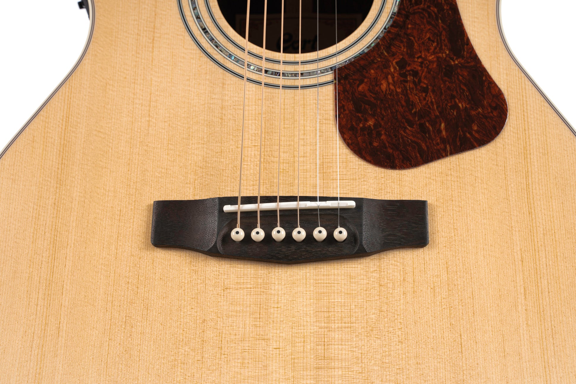 L710F, forme OM, table épicéa Sitka massif, f/e acajou massif, EQ Fishman Presys , naturel satiné