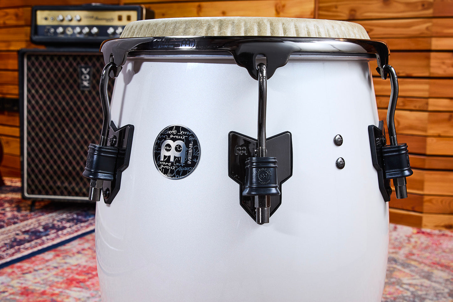 Conga Roberto Serrano 11" 3/4, fût Chêne Siam 3 plis, hauteur 76.2cm, peau Fiberskyn, cercles SSR 4mm.