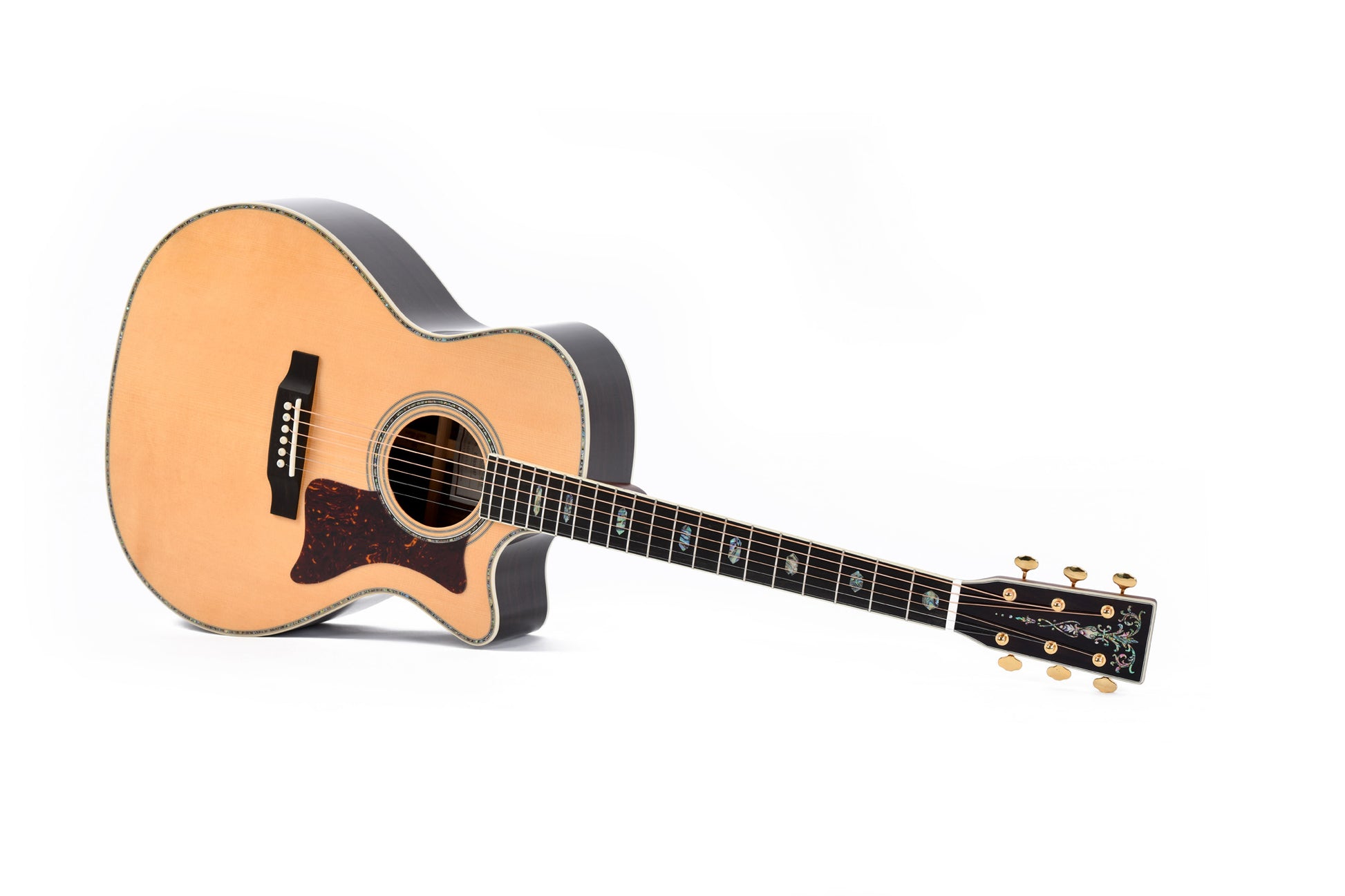 Modèle SGRC-41E, Grand OM pan coupé, table épicéa Sitka massif, f/e palissandre massif, touche ébène, EQ LR Baggs, soft case