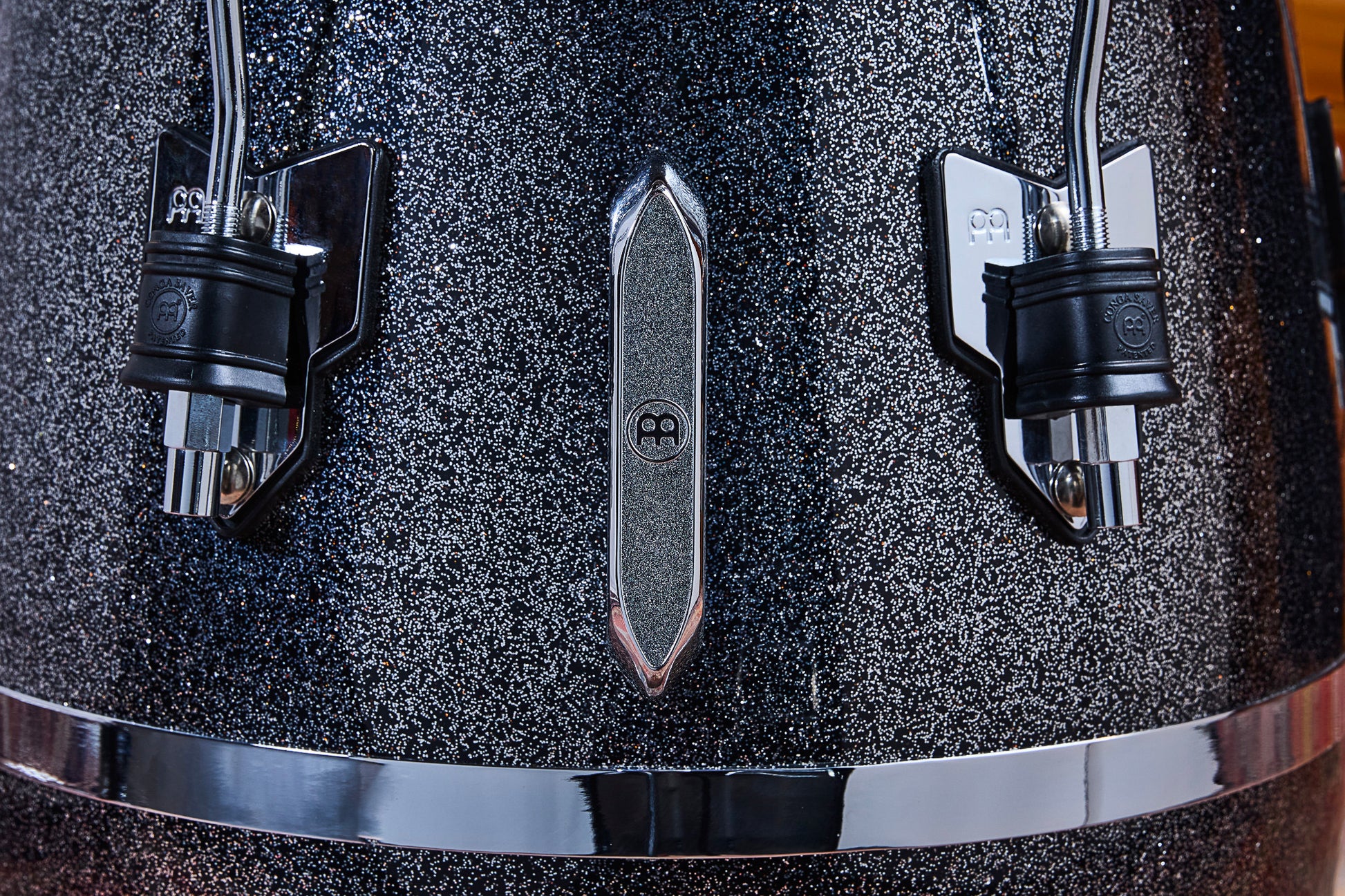 Conga Diego Galé 11"3/4, fût fibre de verre 'premium', hauteur 71.12cm, peau cuir de veau noir, cercles SSR 4mm