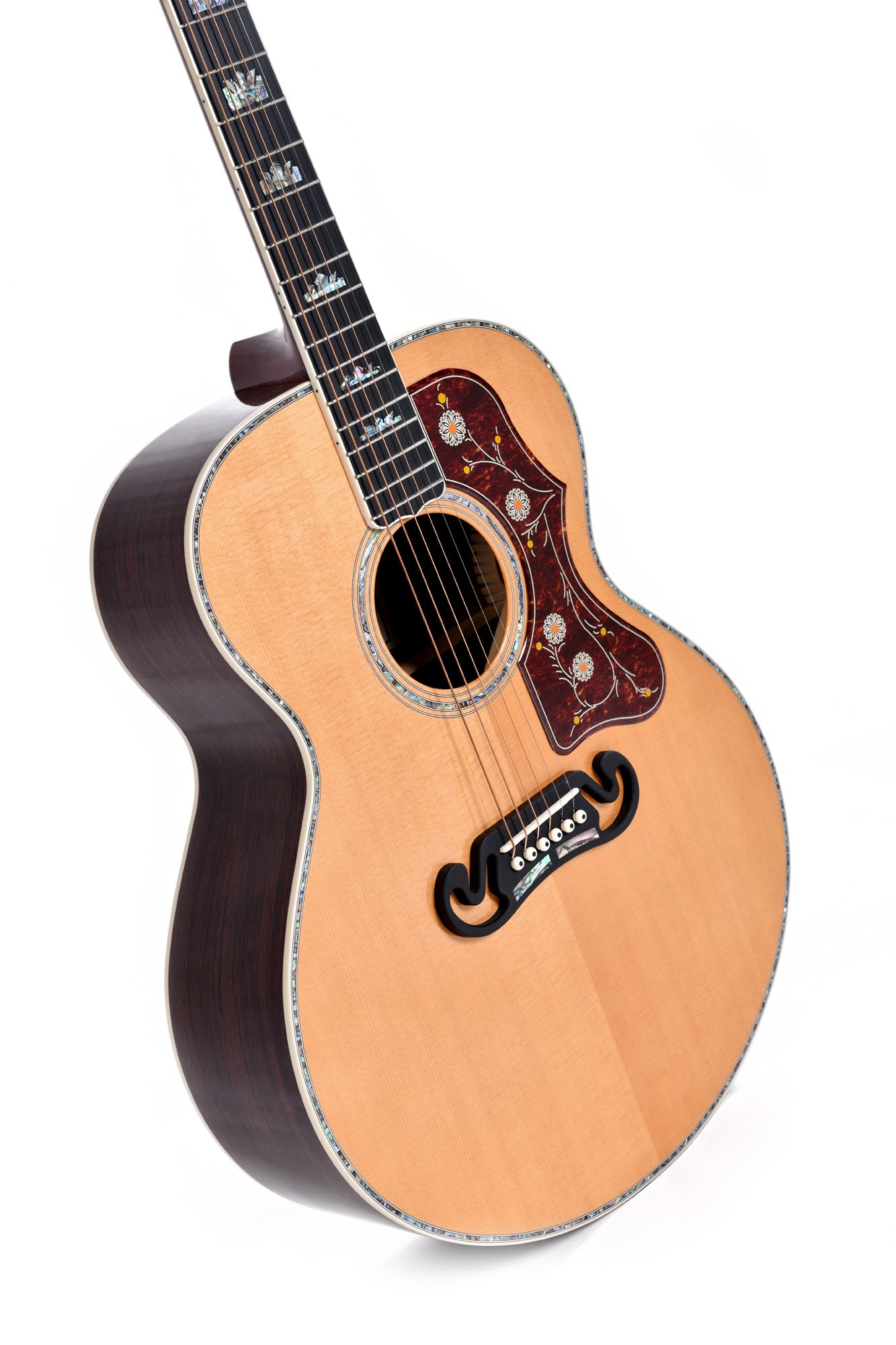 Modèle GJA-SG300, Grand Jumbo, table épicéa massif, f/e palissandre indien, EQ Fishman, soft case, naturel brillant