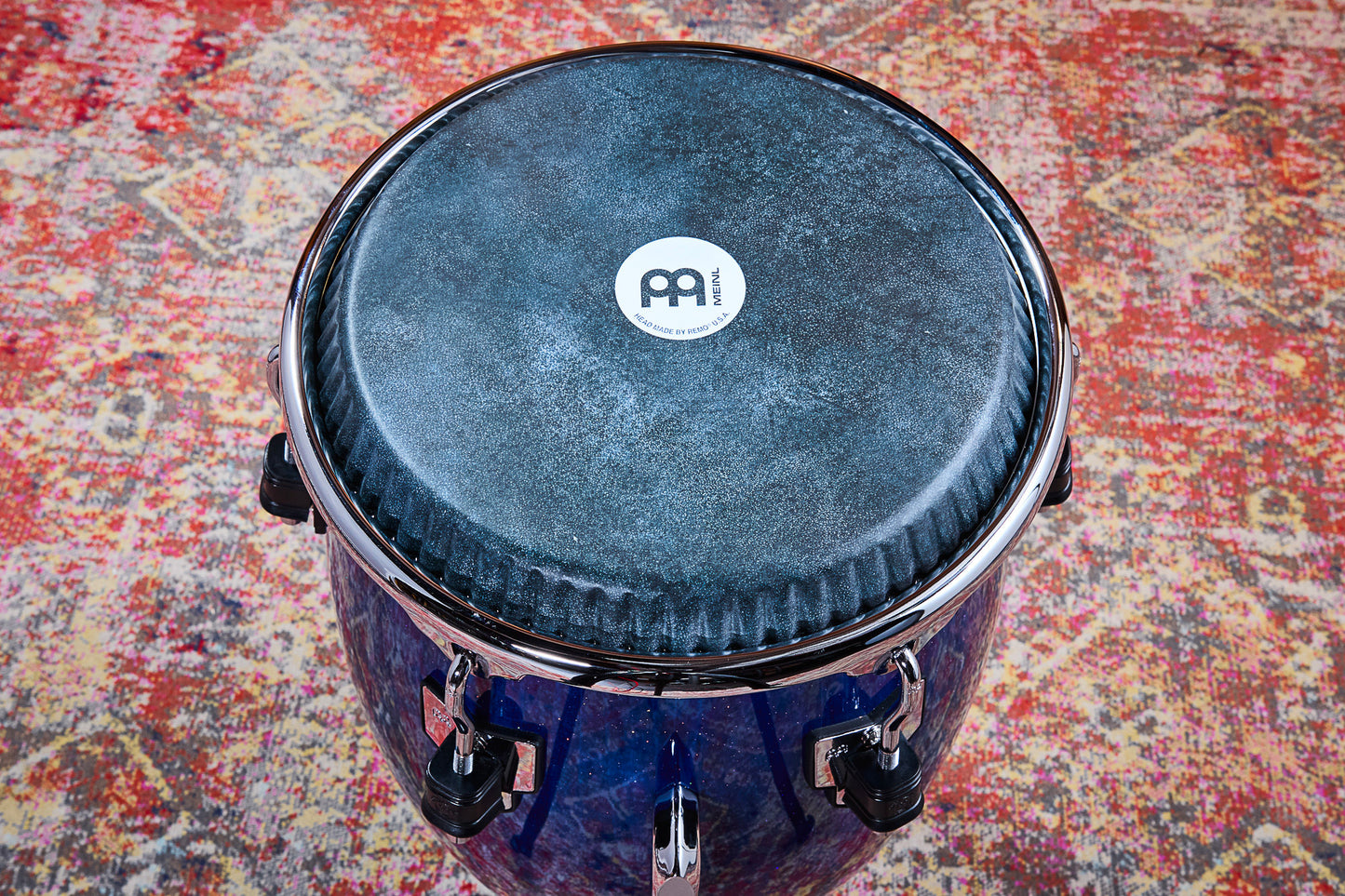 Tumba William 'Kachiro' 12" 1/2, fût pin de Nouvelle-Zélande 3 plis, hauteur 76.2cm, peau cuir de veau noir, cercles SSR 4mm