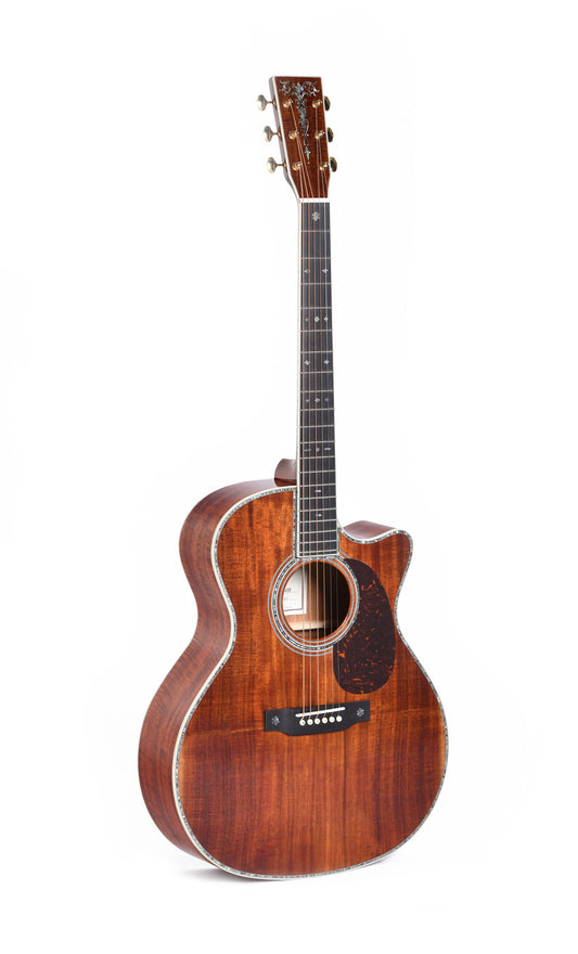 Modèle GK2C-42E, édition spéciale, Grand OM pan coupé, table Koa flammé massif, f/e Koa flammé, EQ LR Baggs, soft case, naturel