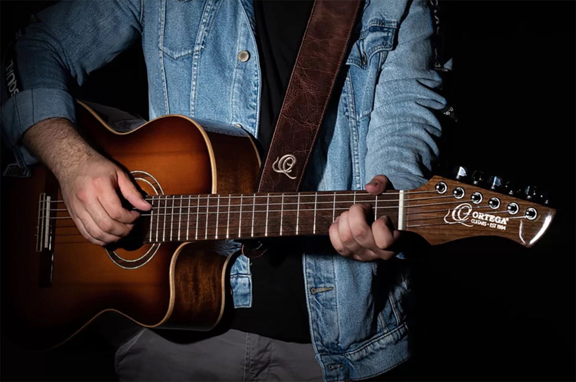 OSCL-4, courroie guitare, série Classic, face cuir, dos PVC (vegan), largeur 7 cm, longueur 145 cm, vintage brown