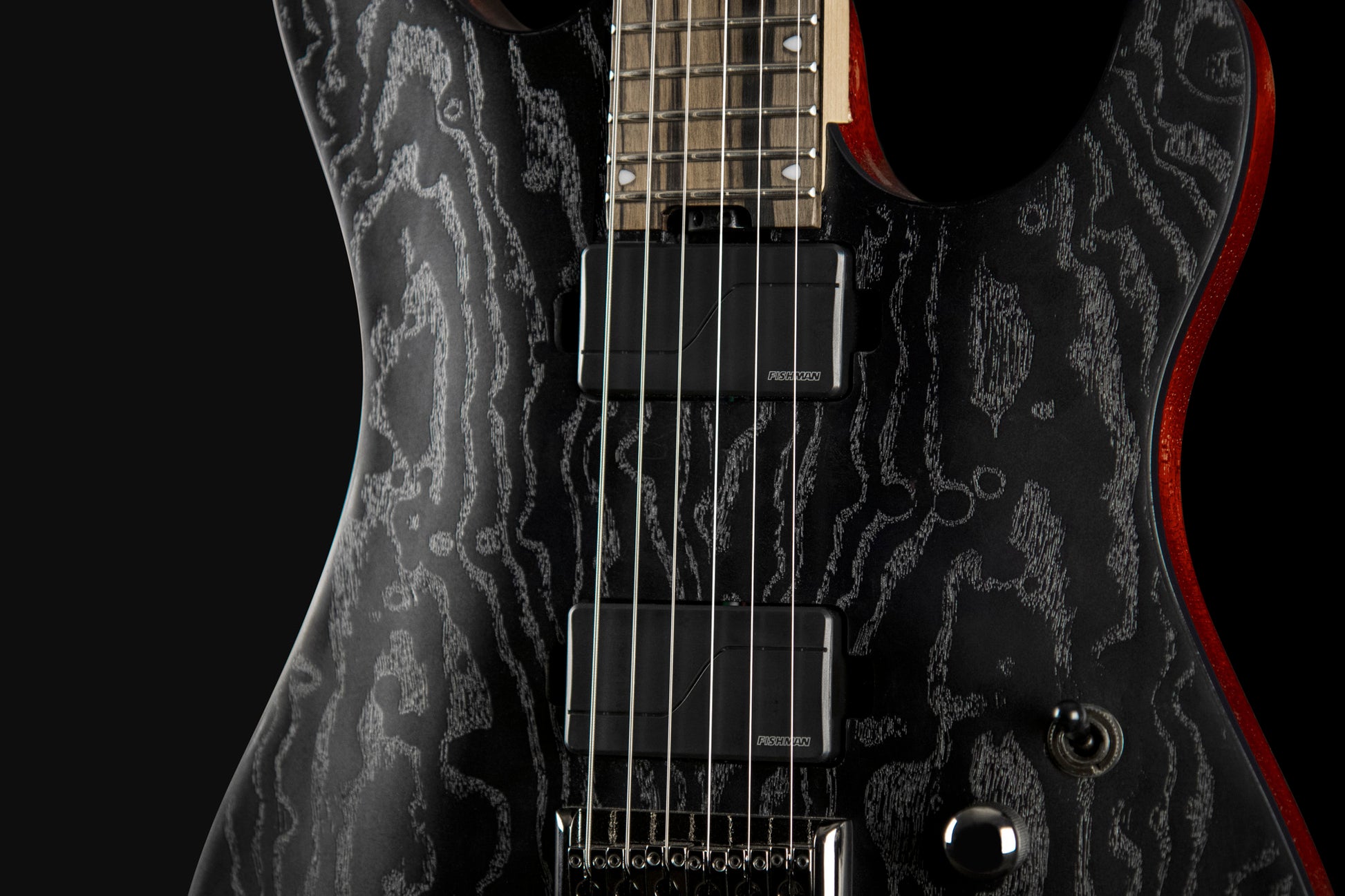 KX500 ETCHED, 6 cordes, corps acajou, table frêne sablée, touche ébène, 2 micros doubles Fishman Fluence, noir sablé