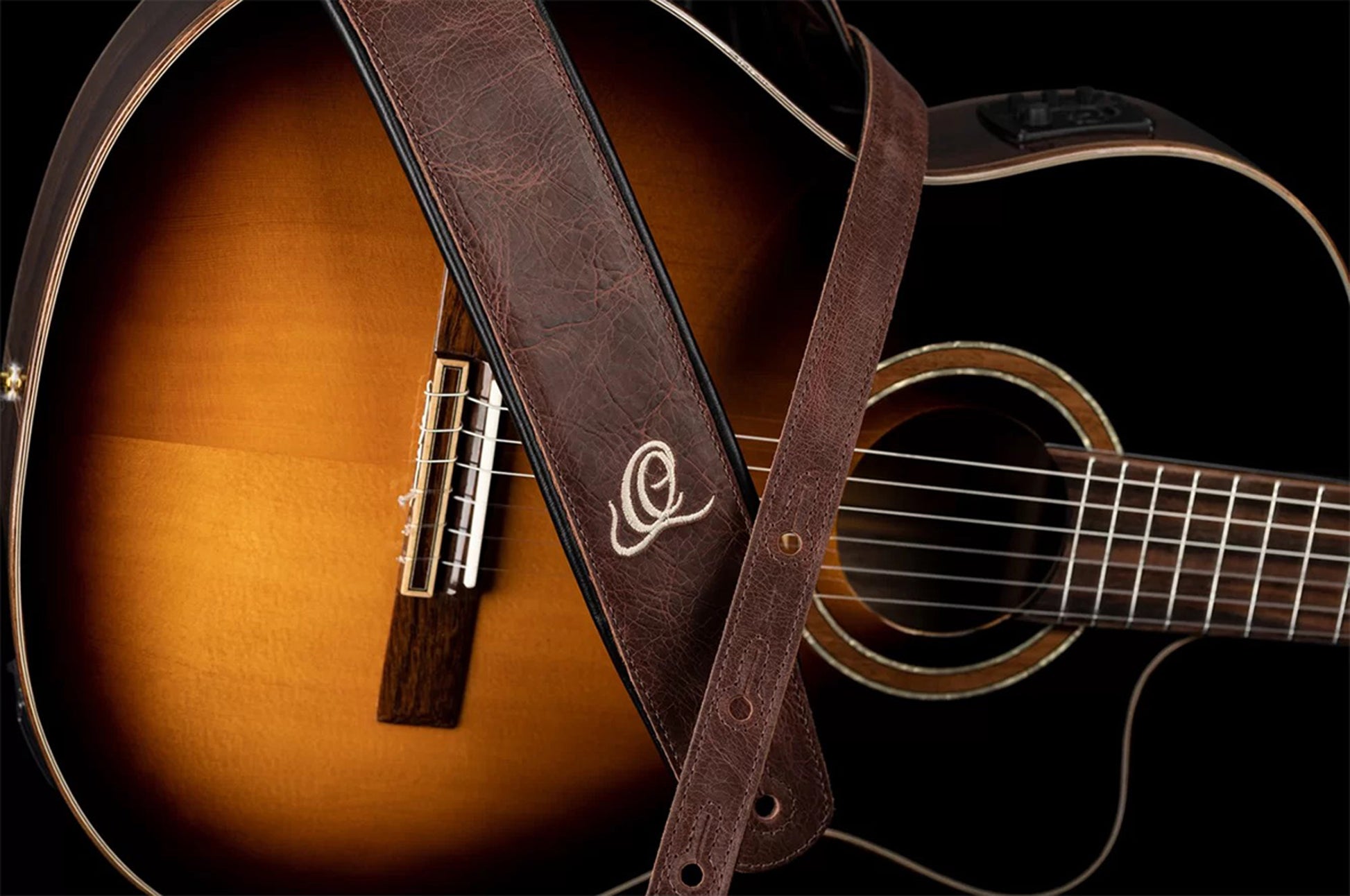 OSCL-4, courroie guitare, série Classic, face cuir, dos PVC (vegan), largeur 7 cm, longueur 145 cm, vintage brown