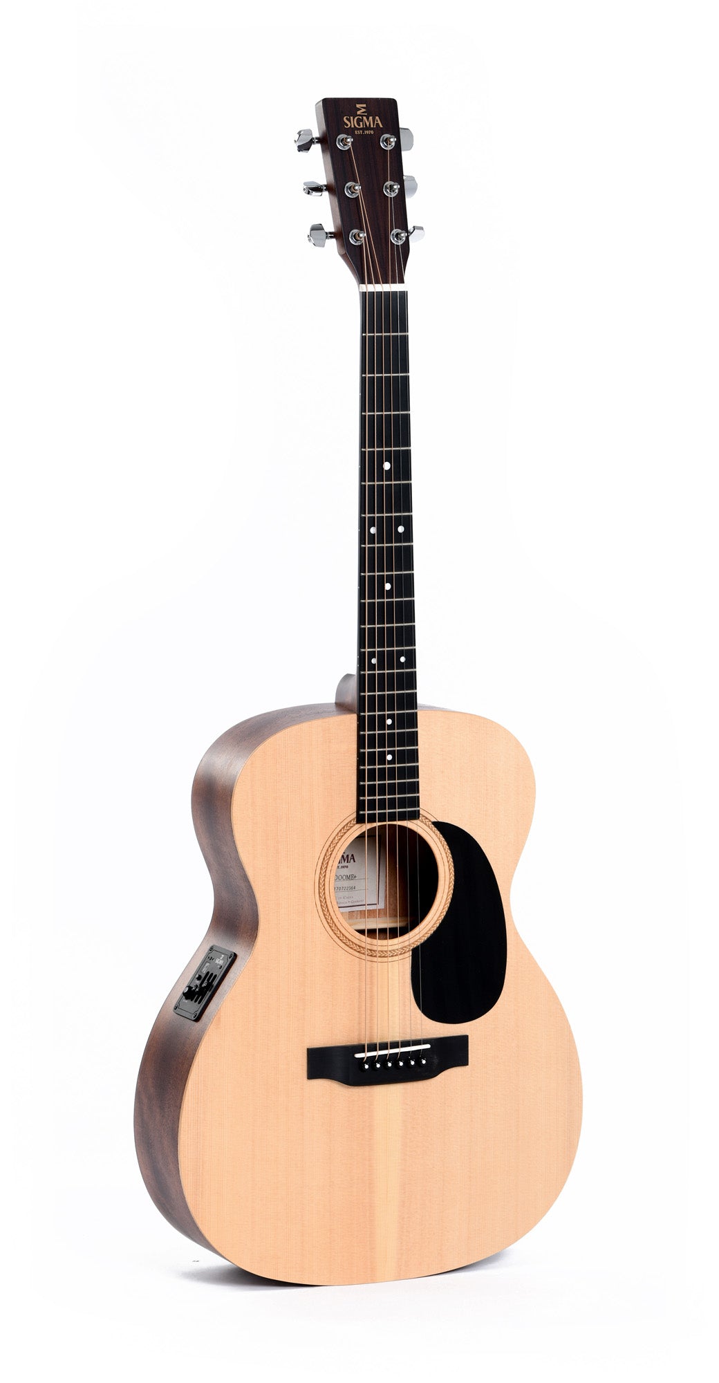 Modèle 000ME, Forme 000, table épicéa massif, f/e acajou, touche micarta, EQ Sigma, naturel satiné