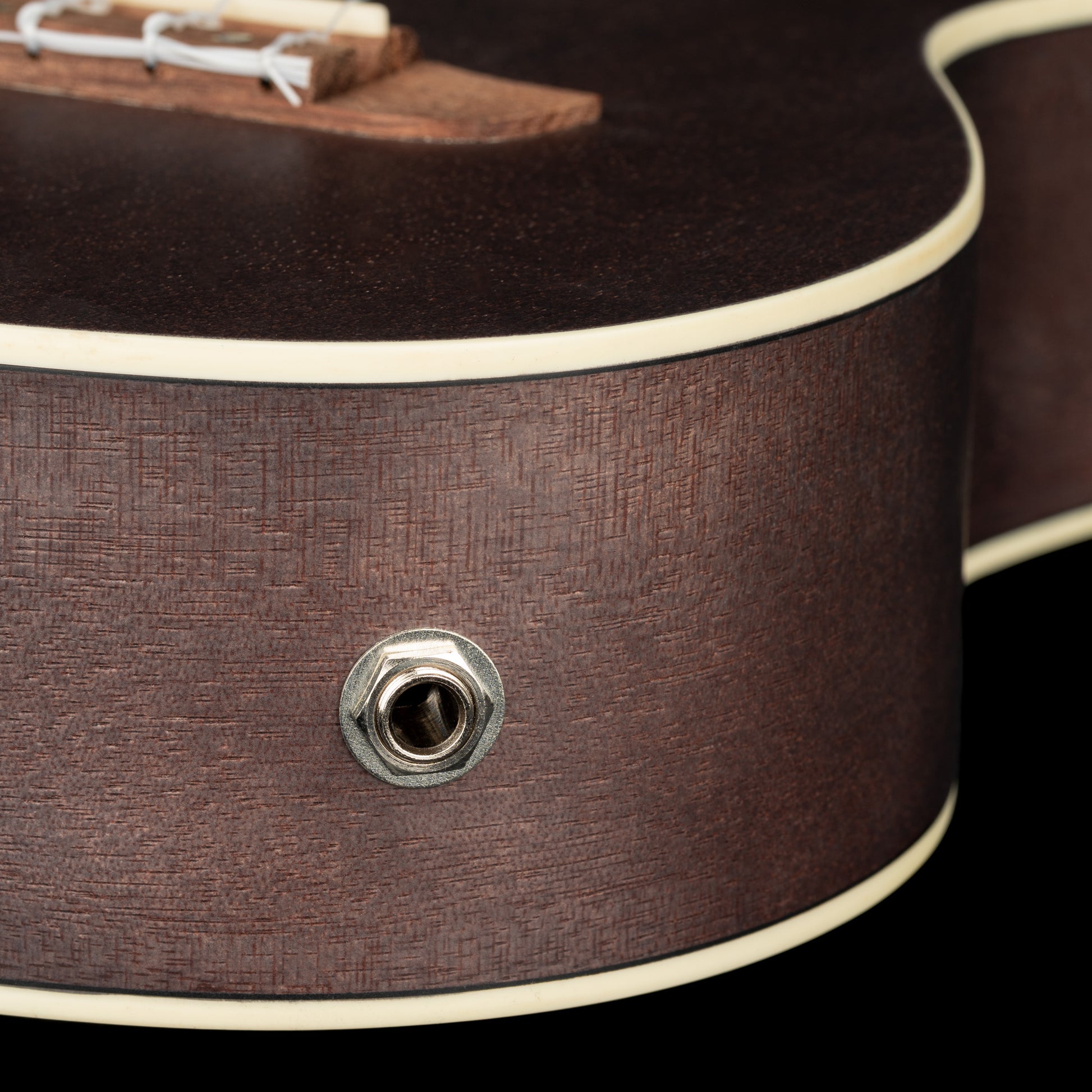 RUCOAL-CE, modèle Concert pan coupé, EQ Ortega MagusUke, table okoumé, fond & éclisses okoumé, noir satiné