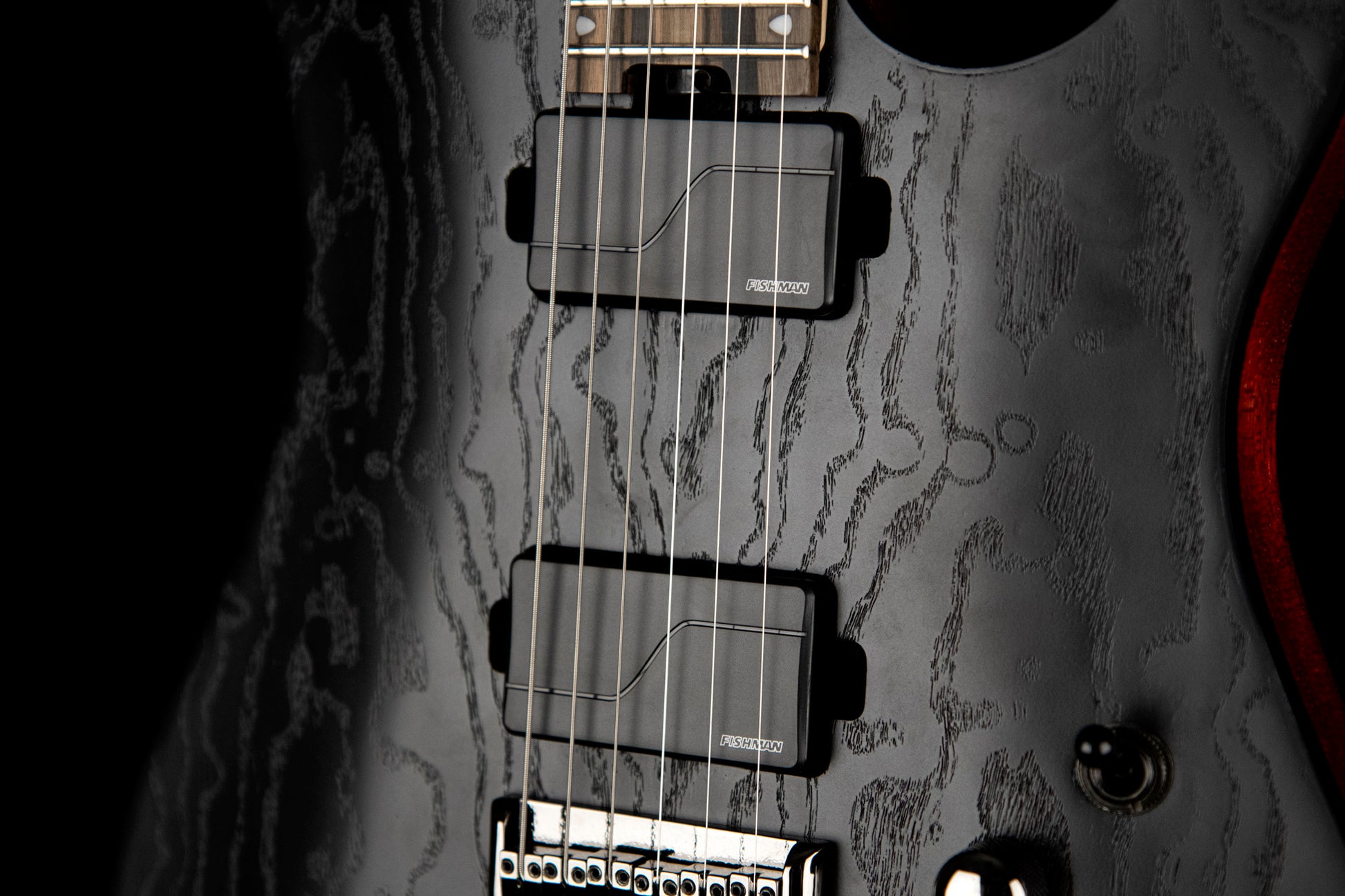 KX500 ETCHED, 6 cordes, corps acajou, table frêne sablée, touche ébène, 2 micros doubles Fishman Fluence, noir sablé