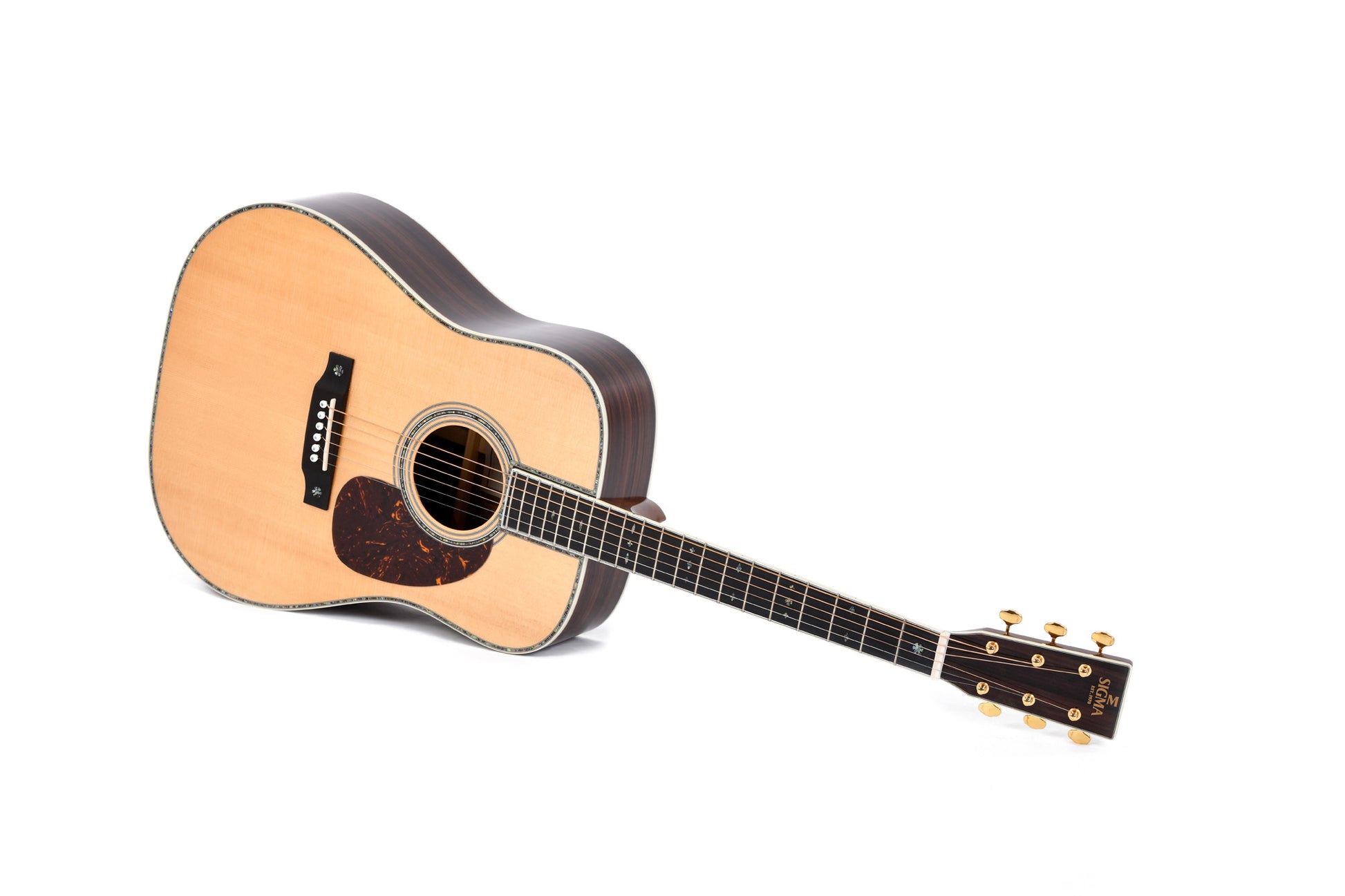 Modèle DT-42, Dreadnought, table épicéa massif, f/e tilia, touche micarta, binding abalone, étui, naturel brillant