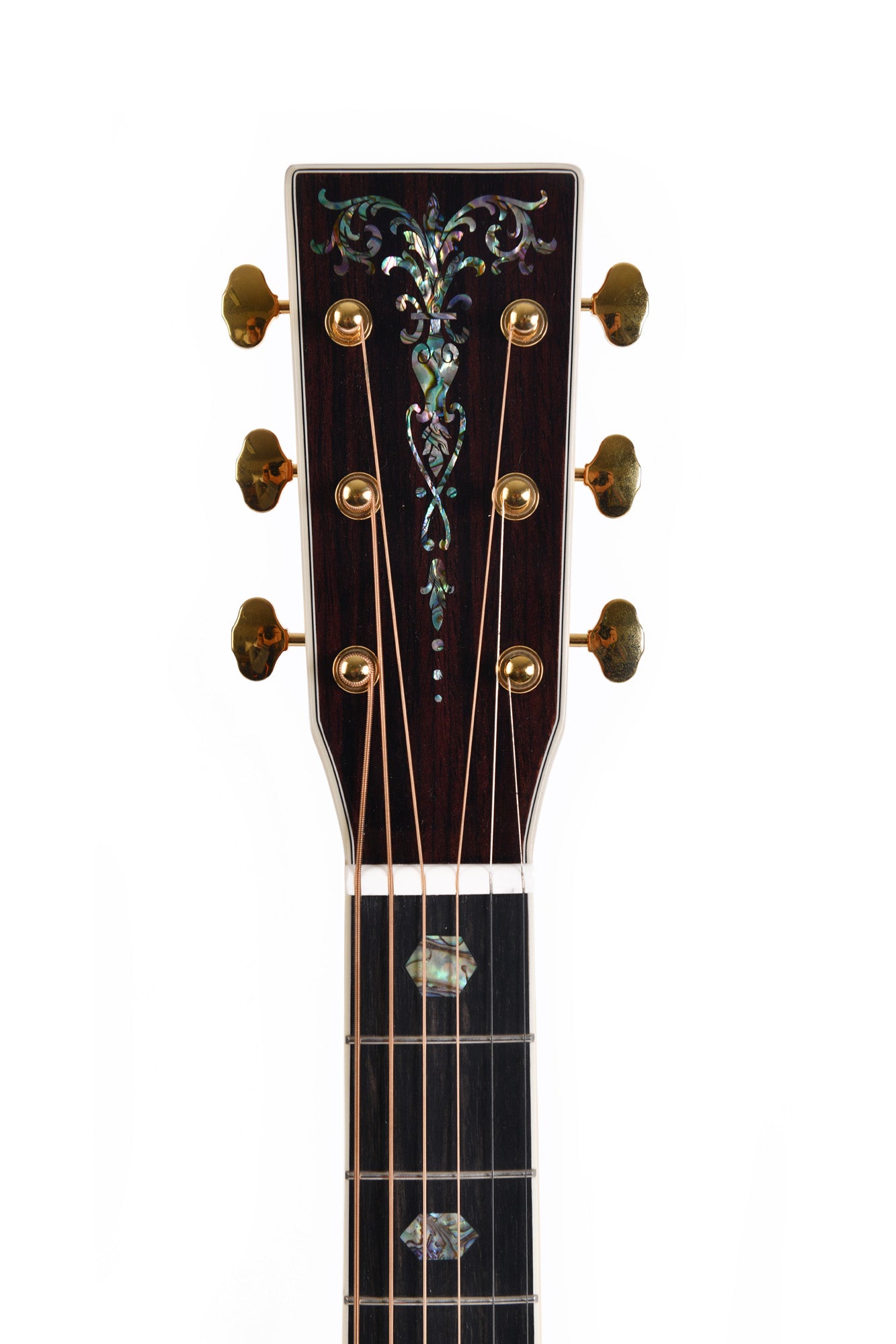 Modèle SGMC-41E-SB, Grand OM pan coupé, table épicéa massif, f/e acajou massif, touche ébène, EQ LR Baggs, soft case, sunburst