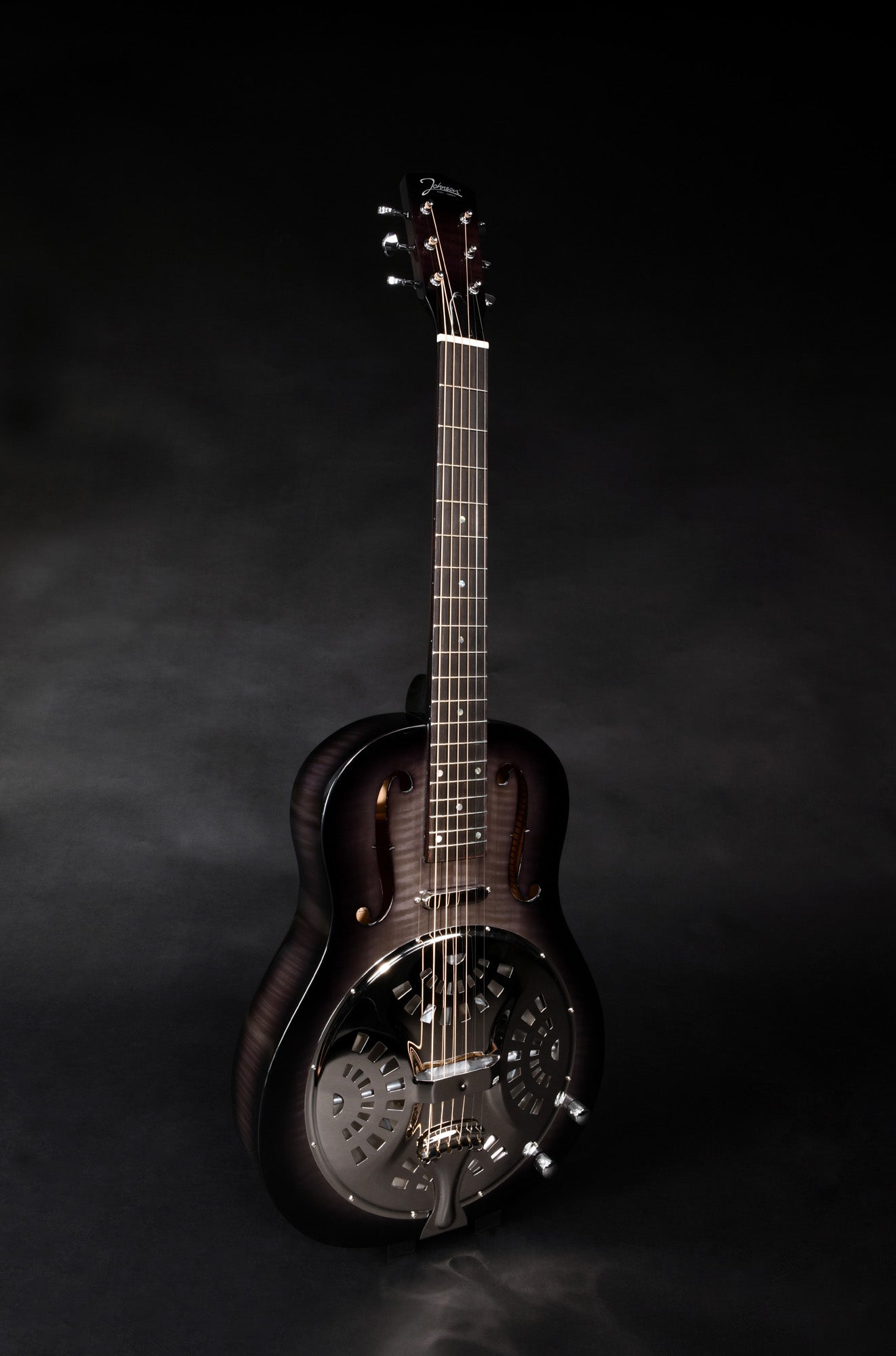 JR-850E, table fond et éclisses érable flammé, manche acajou, touche ébène, micro simple, blackburst brillant