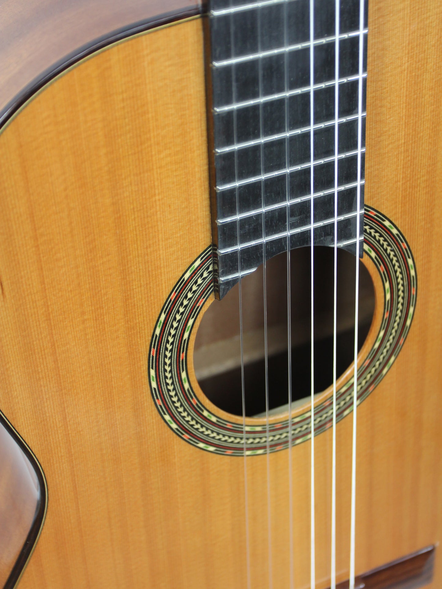 4ST, table cèdre massif, fond & éclisses acajou, manche acajou, touche palissandre, naturel brillant, modèle gaucher