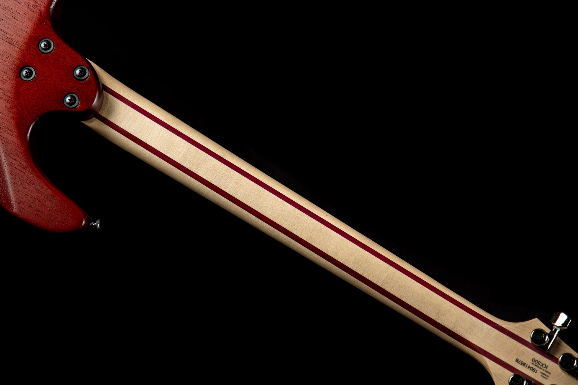 KX500 ETCHED, 6 cordes, corps acajou, table frêne sablée, touche ébène, 2 micros doubles Fishman Fluence, noir sablé