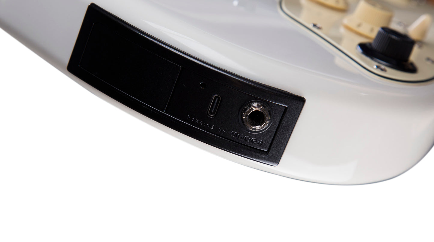 GTRS P800, corps aulne, manche érable flammé torréfié, touche palissandre, micros et processeur GTRS, olympic white