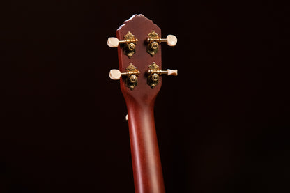RU11, modèle Concert, table acajou massif, fond & éclisses acajou massif, manche acajou, housse, naturel satiné