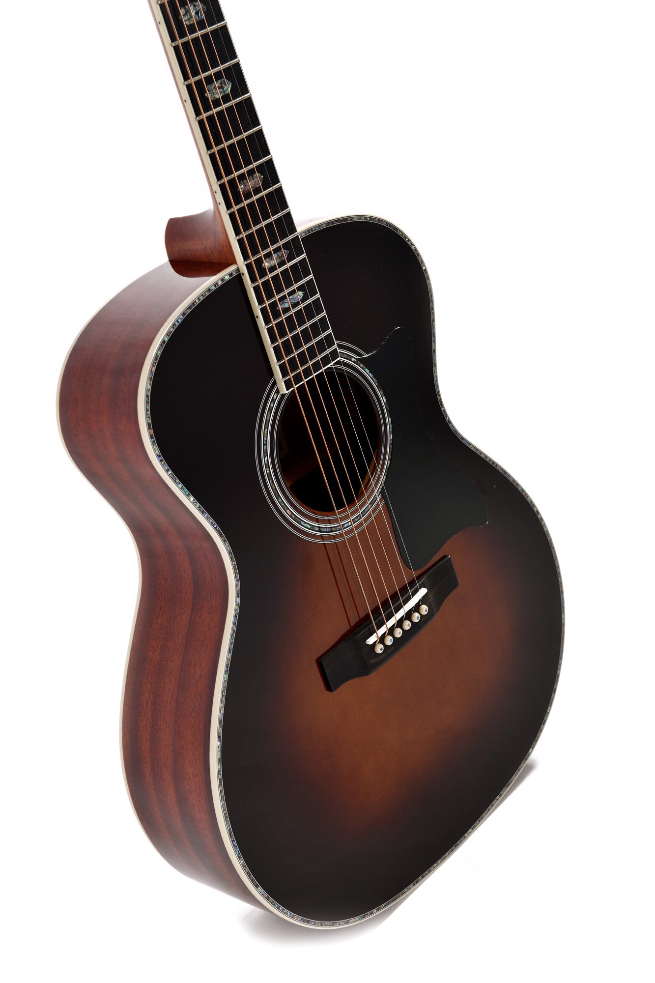 Modèle SGM-41-SB, Grand OM, table épicéa massif, f/e acajou massif, touche ébène, soft case, sunburst brillant