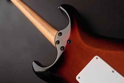 G260CS, corps aulne, manche érable"roasted", touche pau ferro, 2 micros simples et 1 double Voiced Tone, sunburst 3 tons