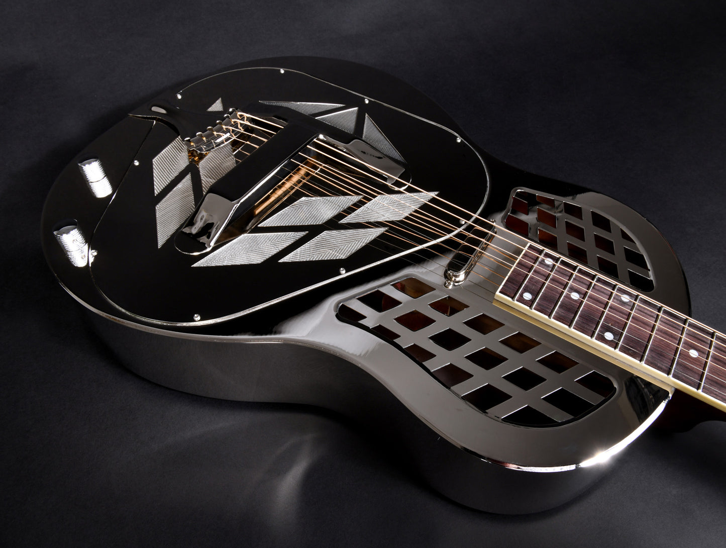 JR-999, corps en laiton, manche acajou, touche palissandre, micro simple, nickel brillant