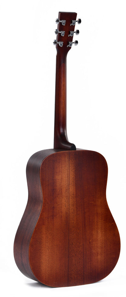 Modèle D-15-AGED, Dreadnought, table acajou, fond & éclisses acajou, sillet & chevalet en os, sunburst satiné vieilli