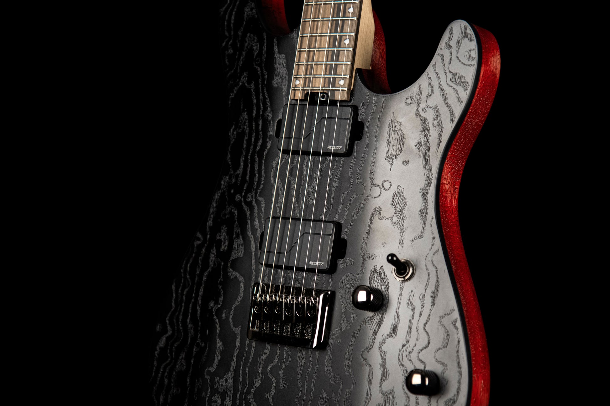 KX500 ETCHED, 6 cordes, corps acajou, table frêne sablée, touche ébène, 2 micros doubles Fishman Fluence, noir sablé