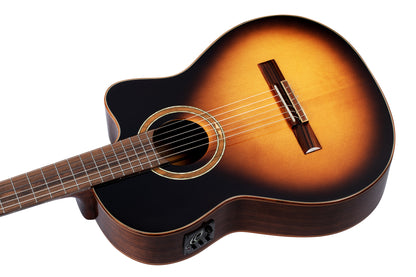 RCE158SN, modèle Slim Neck, pan coupé, EQ MagusPro, table épicéa massif, manche acajou, sillet 48 mm, housse, sunburst