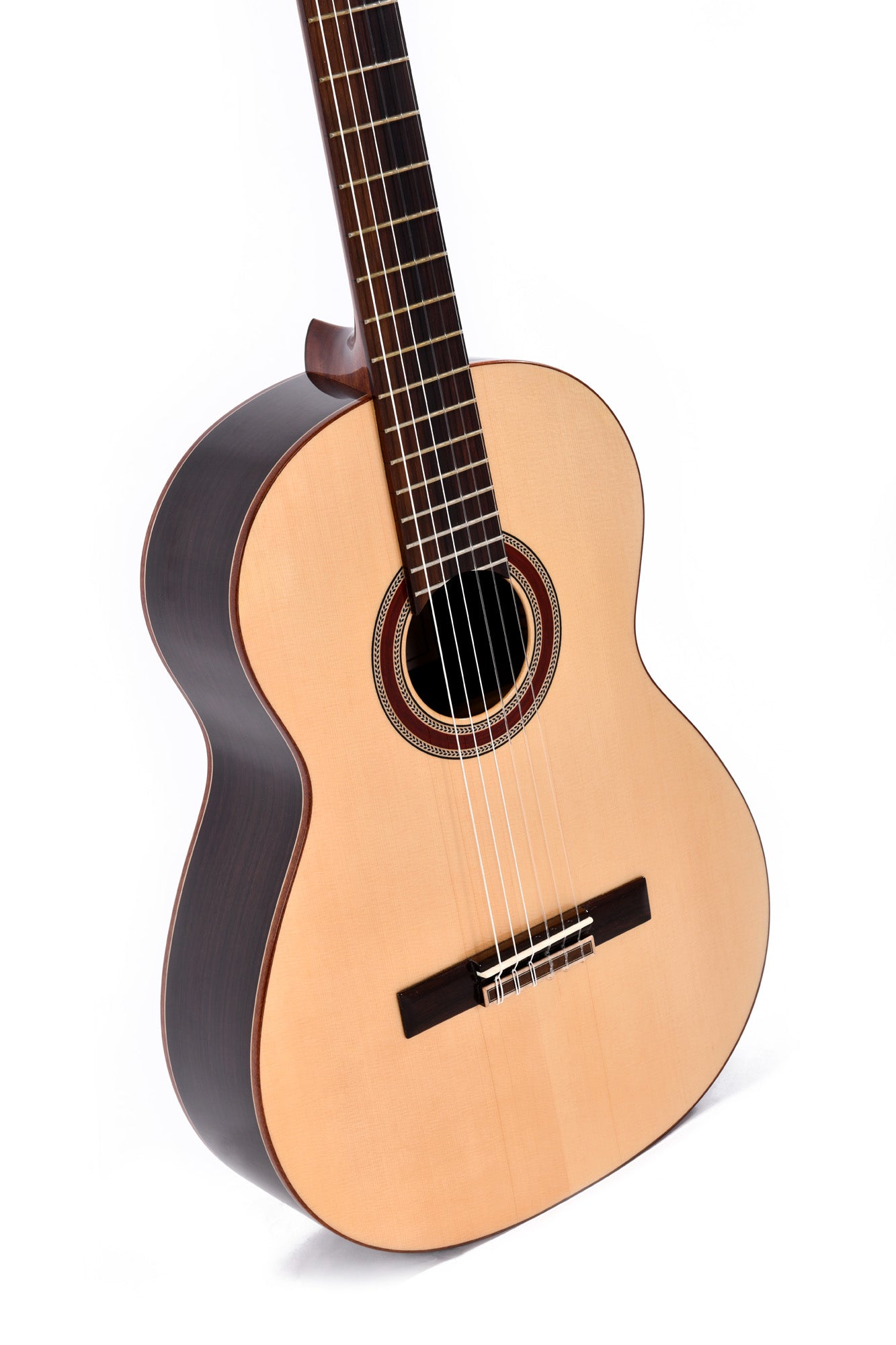 Modèle CR-10, classique 4/4, table cèdre massif, f/e palissandre indien, touche palissandre indien, naturel