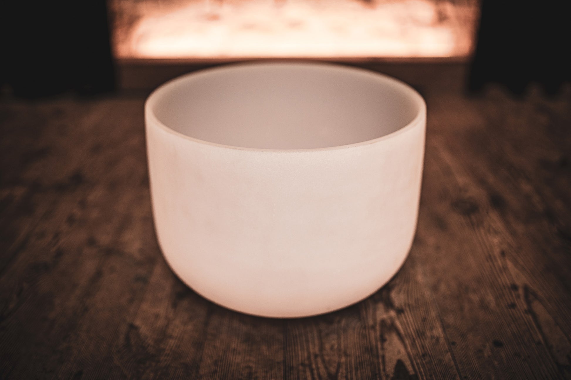 Bol tibétain d'une taille de 14" (35,56cm), hauteur : 26,42 cm.