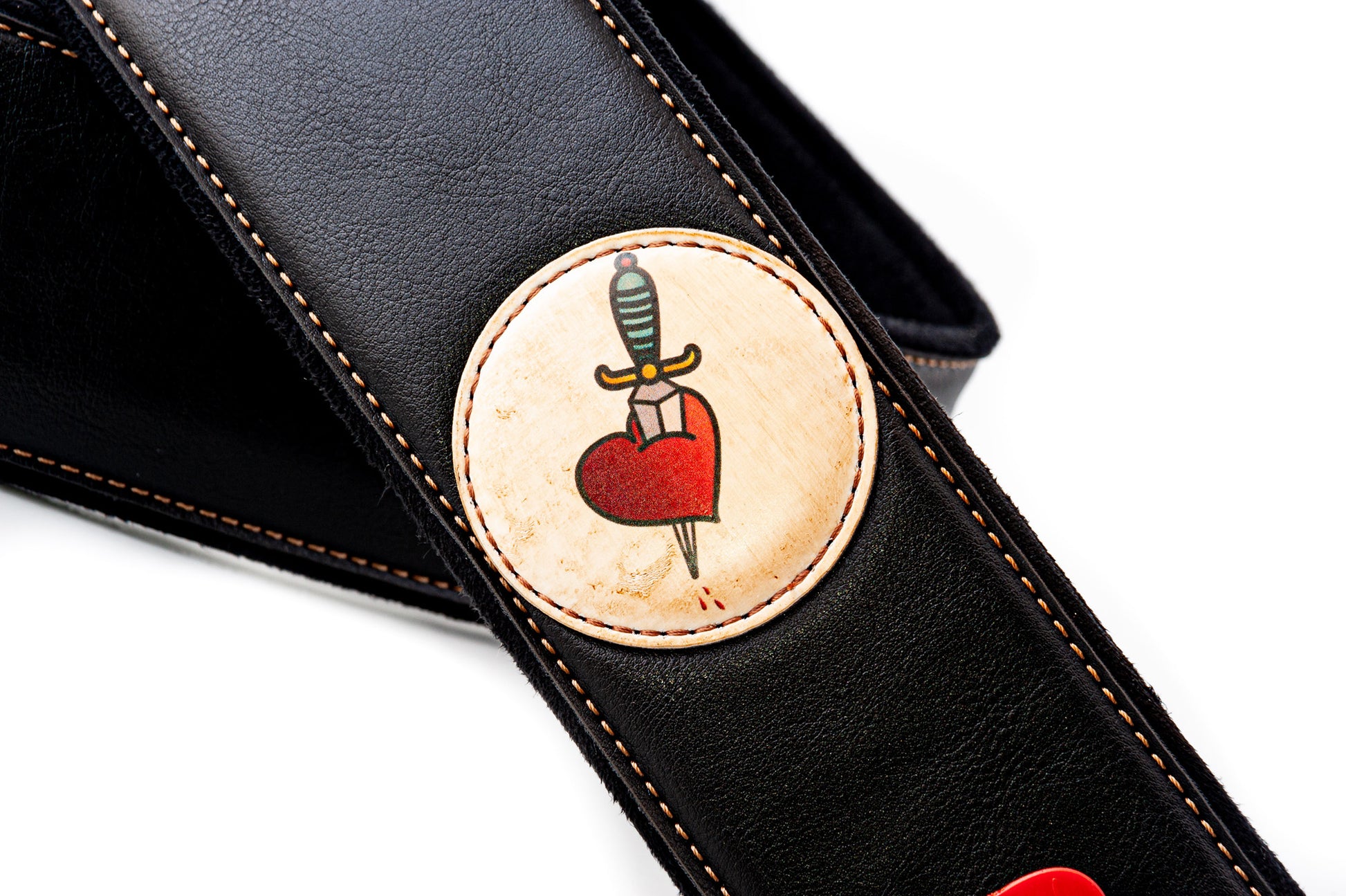 Courroie modèle TATOO HEART, extérieur synthétique, largeur 7 cm, longueur 98 à 153 cm, porte-médiators intégré, noir