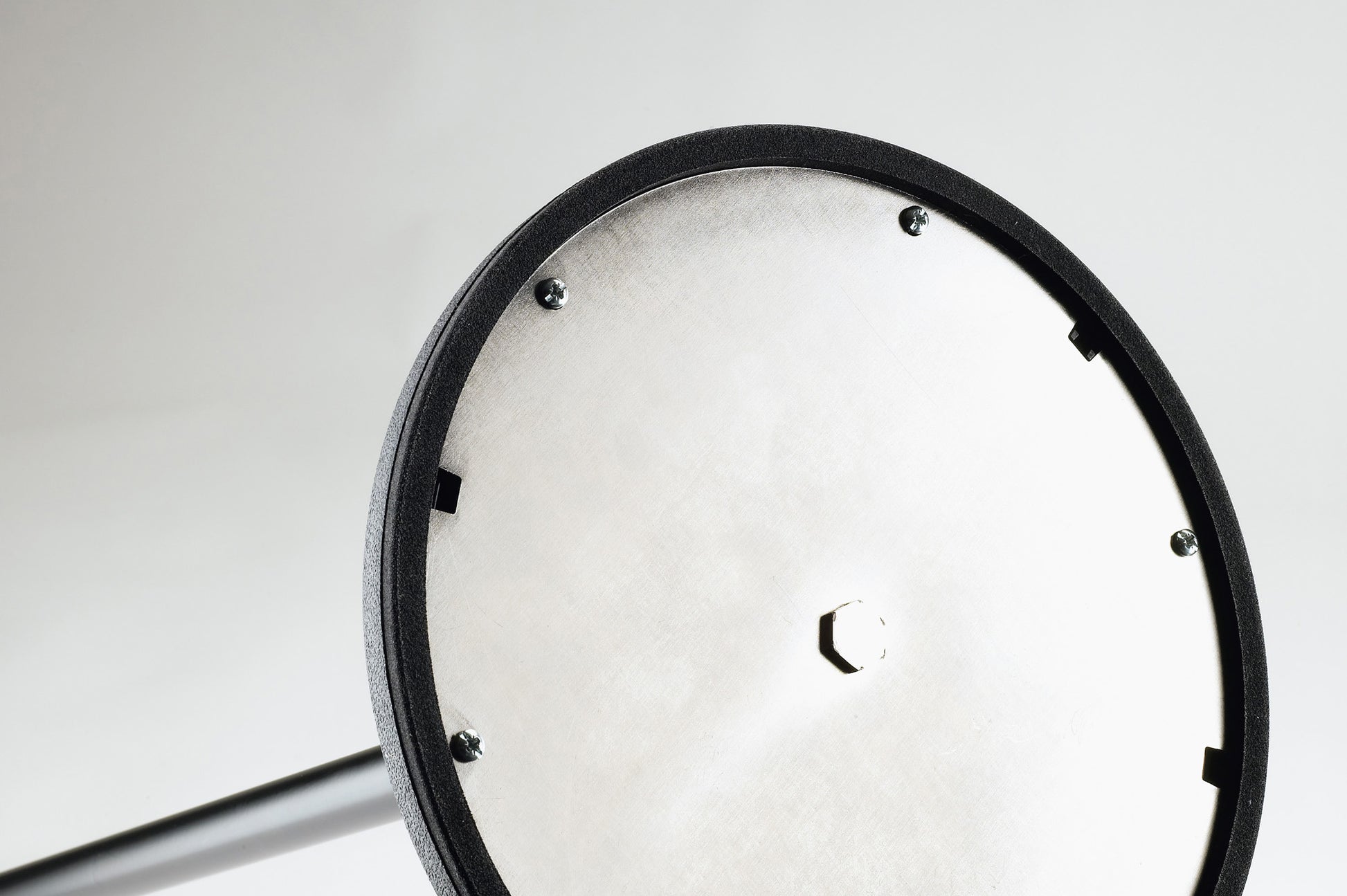 Support micro droit K&M 26050, socle en fonte.