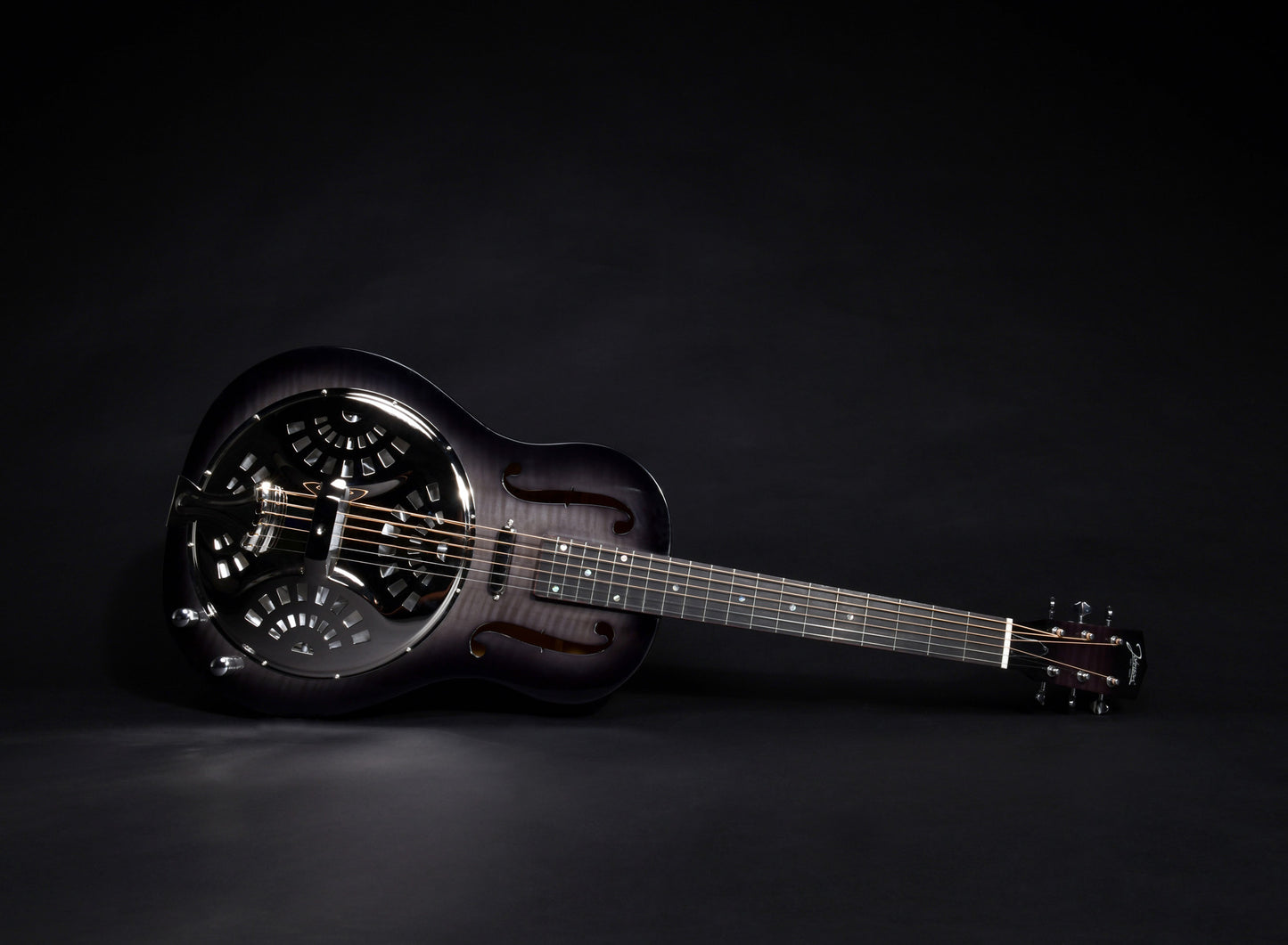 JR-850E, table fond et éclisses érable flammé, manche acajou, touche ébène, micro simple, blackburst brillant