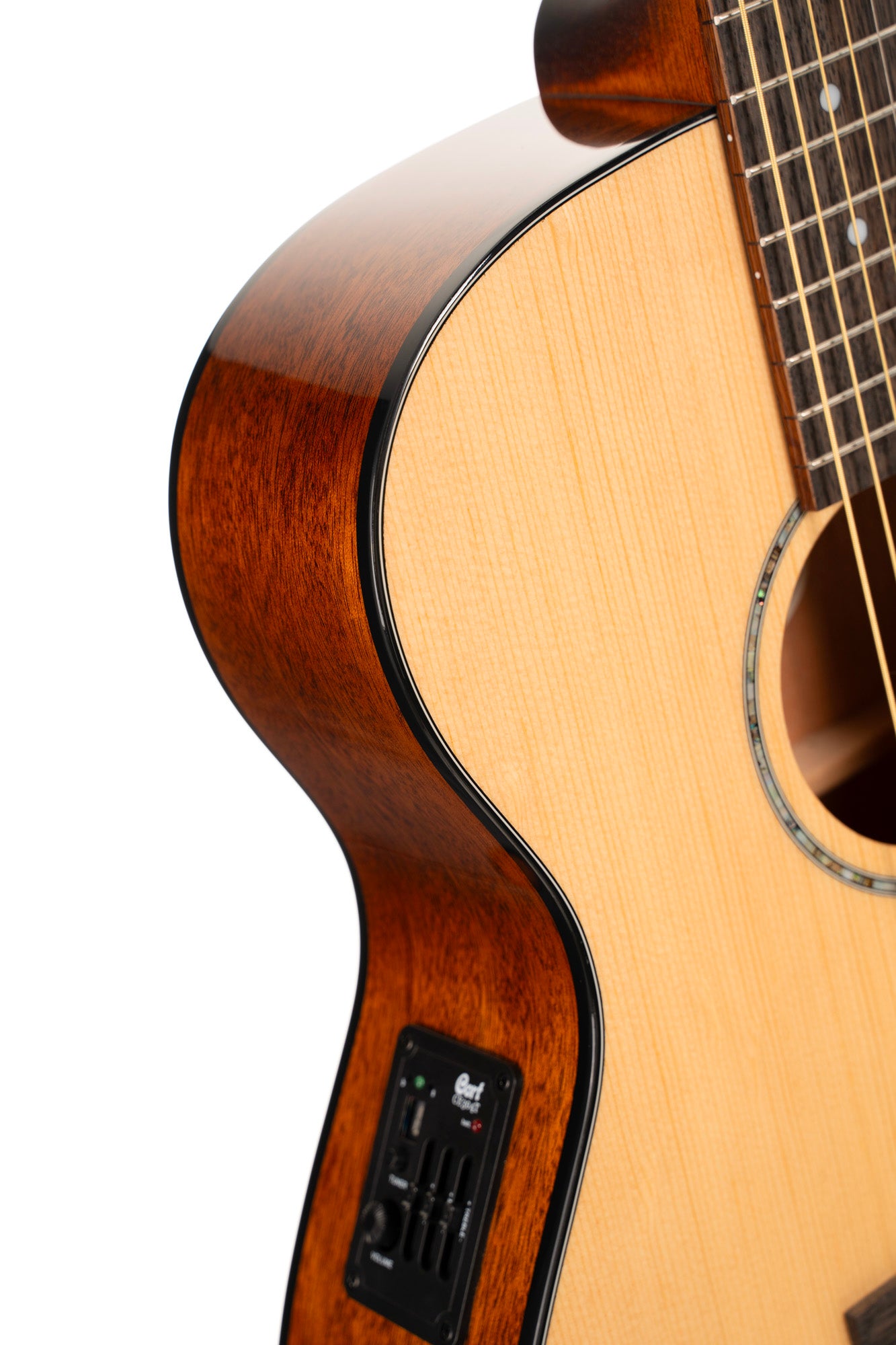 L60, forme Orchestra Model, pan coupé, table épicéa massif, fond & éclisses acajou, touche laurier, EQ CE304T, naturel brillant