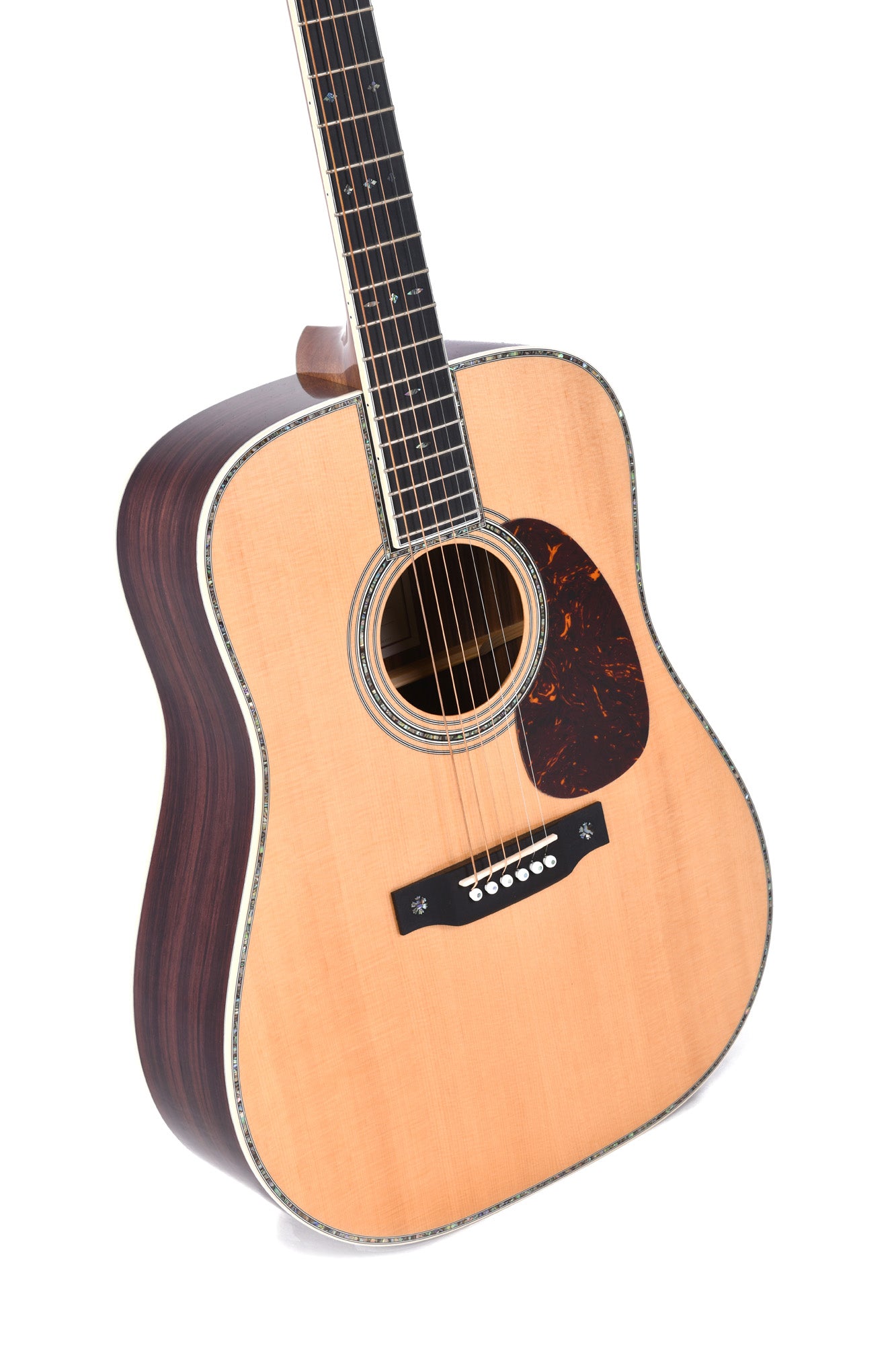 Modèle DT-42, Dreadnought, table épicéa massif, f/e tilia, touche micarta, binding abalone, étui, naturel brillant
