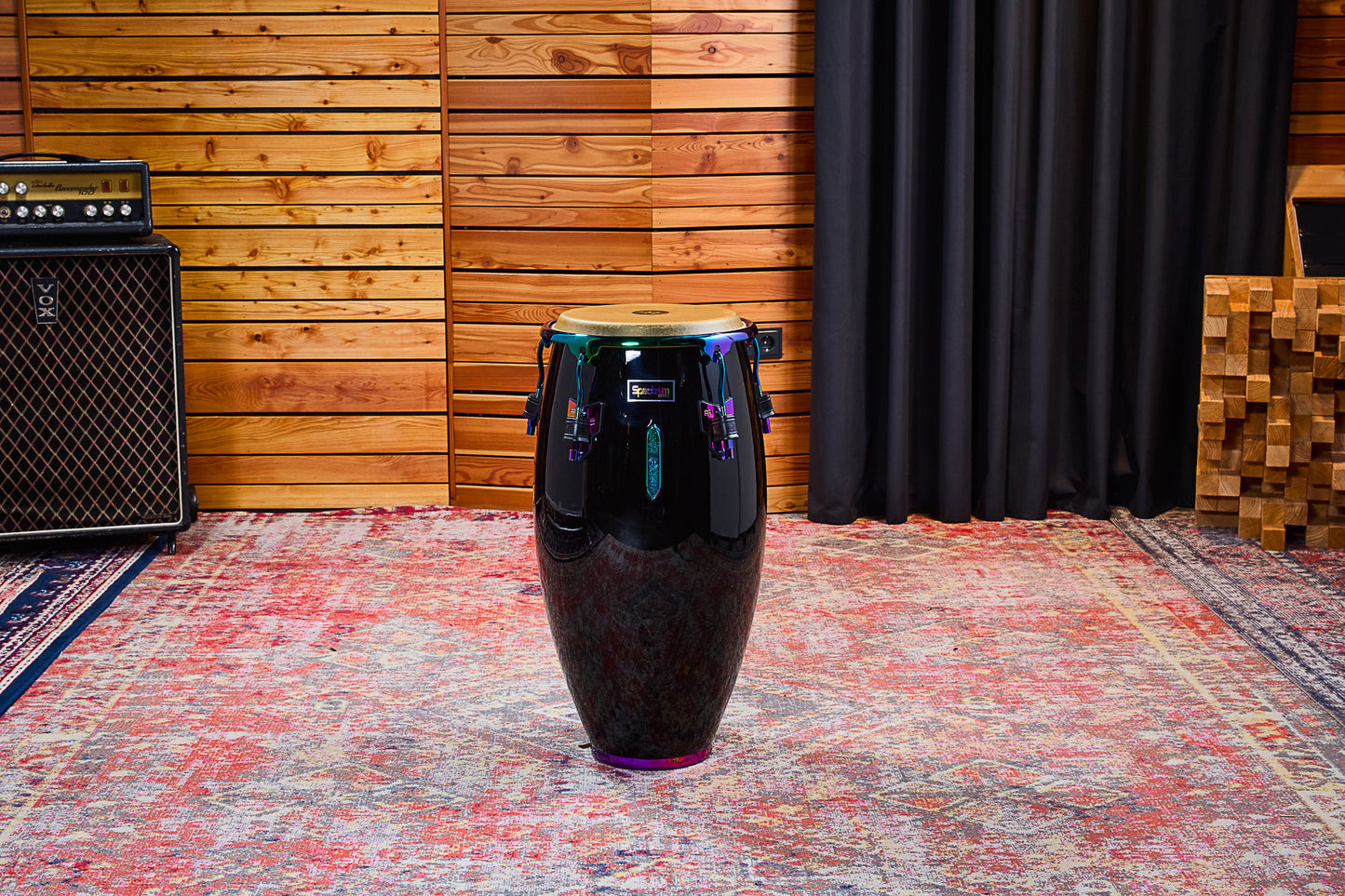 Quinto Spectrum 11", fût Chêne Siam 3 plis, hauteur 76.2cm, peau true skin buffle, cercles SSR 4mm.