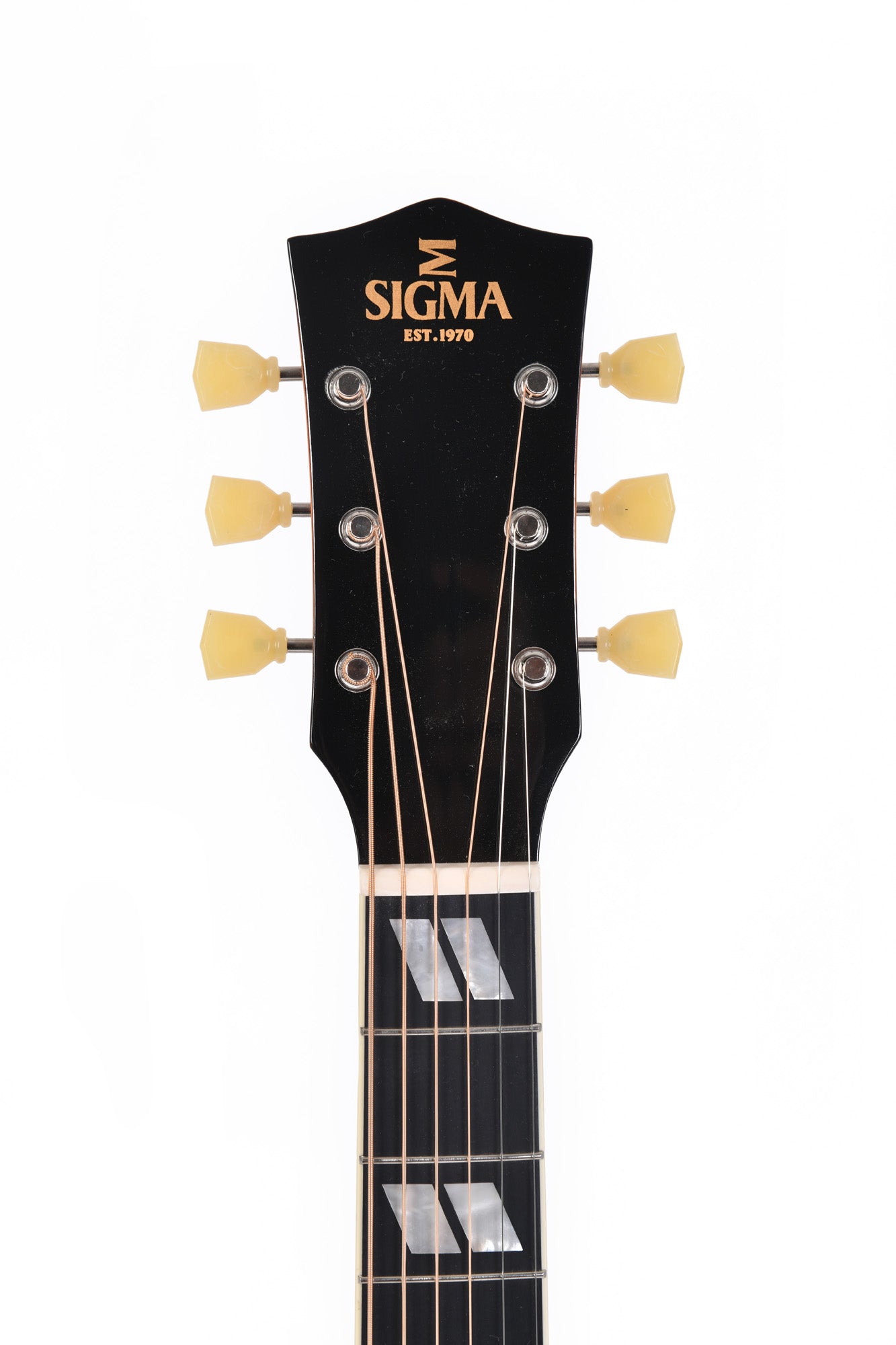 Modèle DA-SG7, Dreadnought, table épicéa massif, f/e érable flammé, touche micarta, EQ Fishman, soft case, sunburst