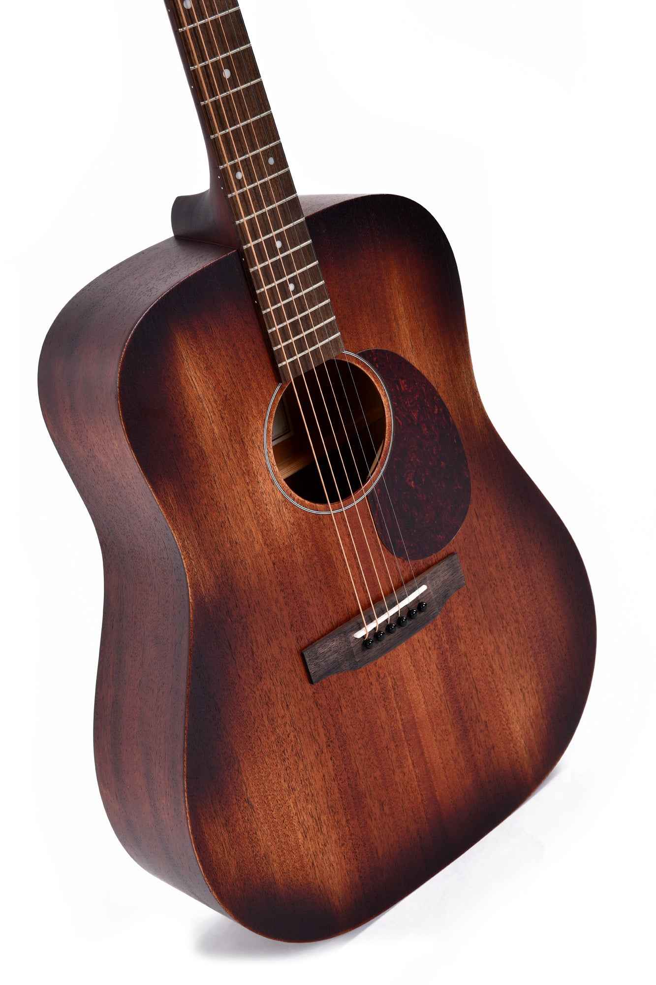 Modèle D-15-AGED, Dreadnought, table acajou, fond & éclisses acajou, sillet & chevalet en os, sunburst satiné vieilli