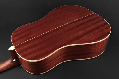 Earth 100SS, modèle Slope Shoulder, table épicéa Sitka massif, f/e acajou, EQ Fishman Sonitone, sunburst