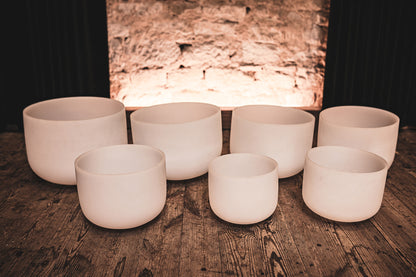 Ensemble de 7 bols tibétains, baguettes et mailloche incluses.