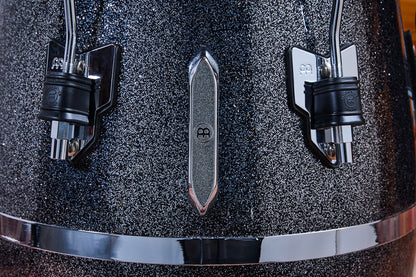 Conga Diego Galé 11"3/4, fût fibre de verre 'premium', hauteur 71.12cm, peau cuir de veau noir, cercles SSR 4mm