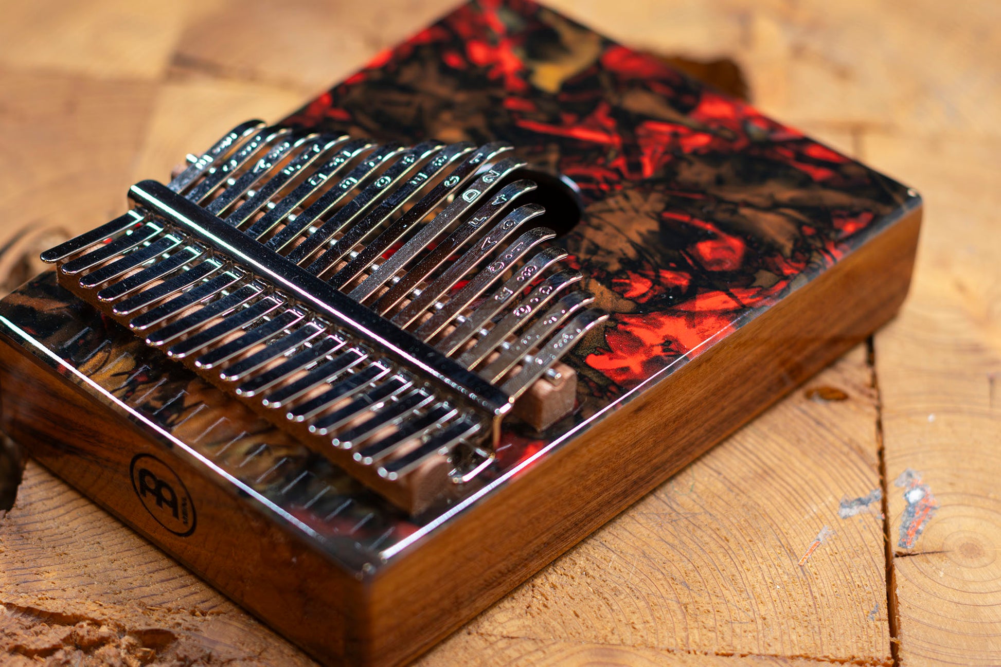 Kalimba Meinl avec rosace, 17 notes, design Lava - KA17LV