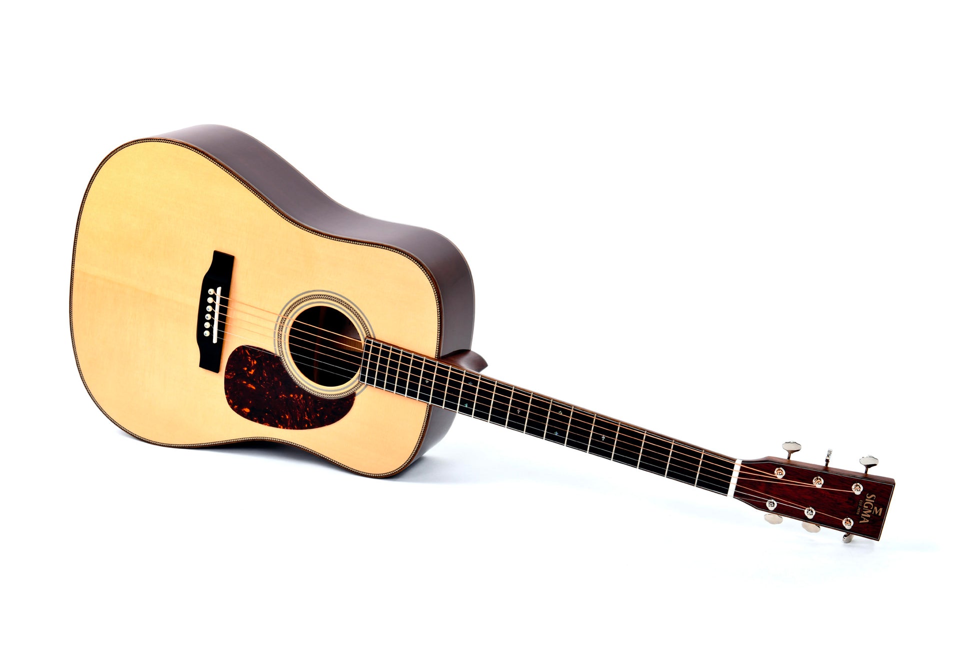 Modèle SDR-35HM, Dreadnought, table épicéa massif, f/e palissandre du madagascar massif, touche ébène, étui, naturel brillant