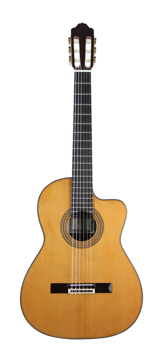 9CE C/B, table cèdre massif, f/e palissandre indien massif, manche insert ébène, touche ébène, preamp Matrix Infinity, soft case