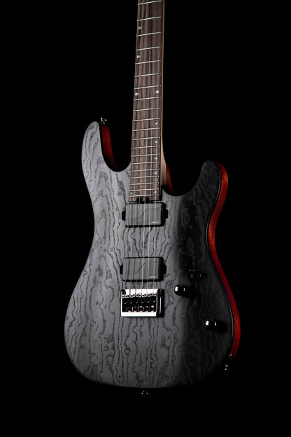 KX500 ETCHED, 6 cordes, corps acajou, table frêne sablée, touche ébène, 2 micros doubles Fishman Fluence, noir sablé