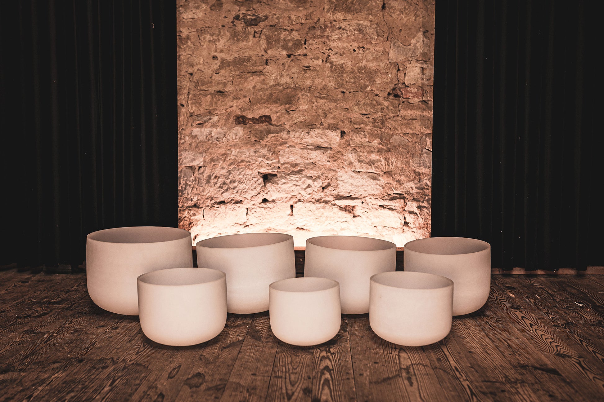 Ensemble de 7 bols tibétains, baguettes et mailloche incluses.