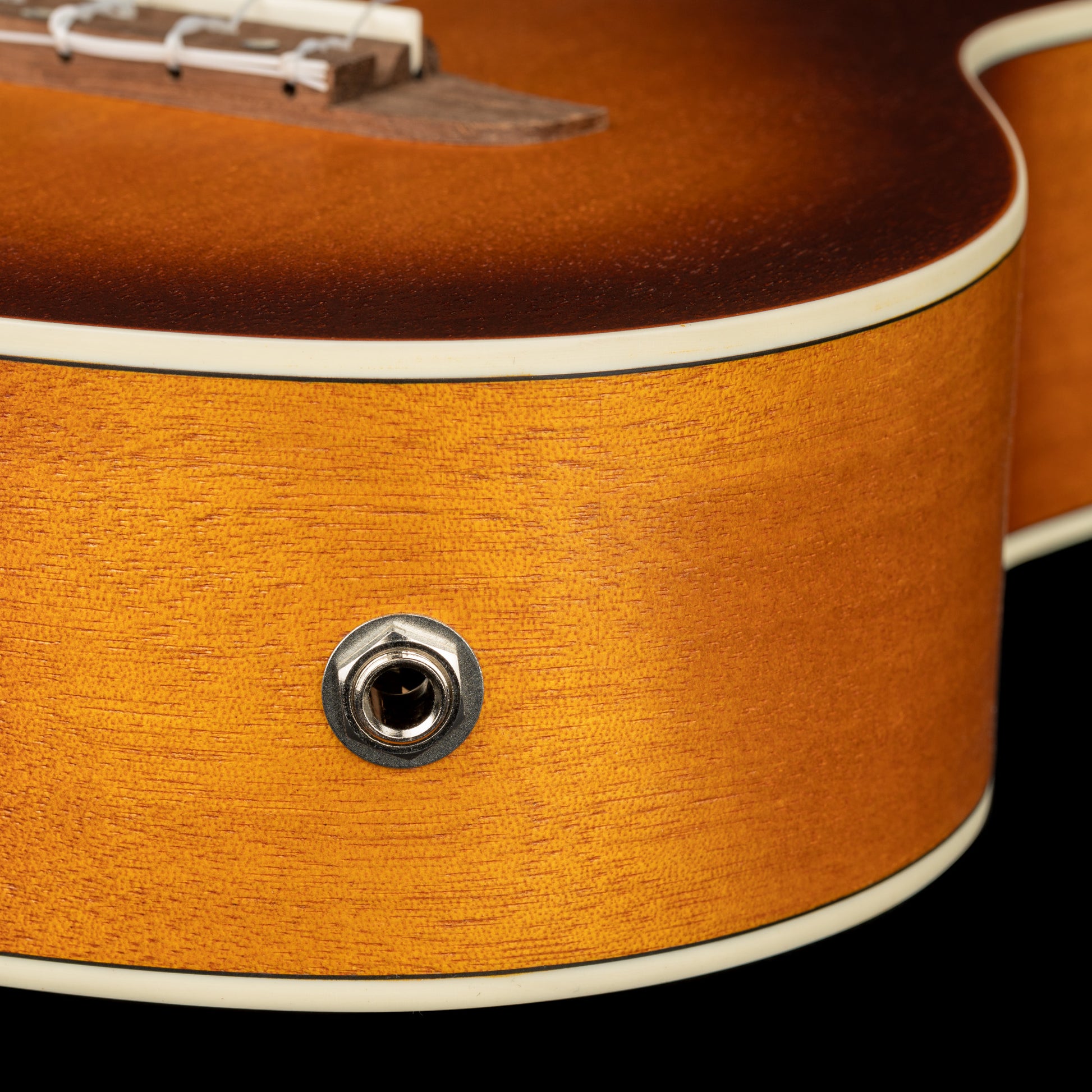 RUDAWN-CE, modèle Concert pan coupé, EQ Ortega MagusUke, table okoumé, fond & éclisses okoumé, dawn sunburst satiné