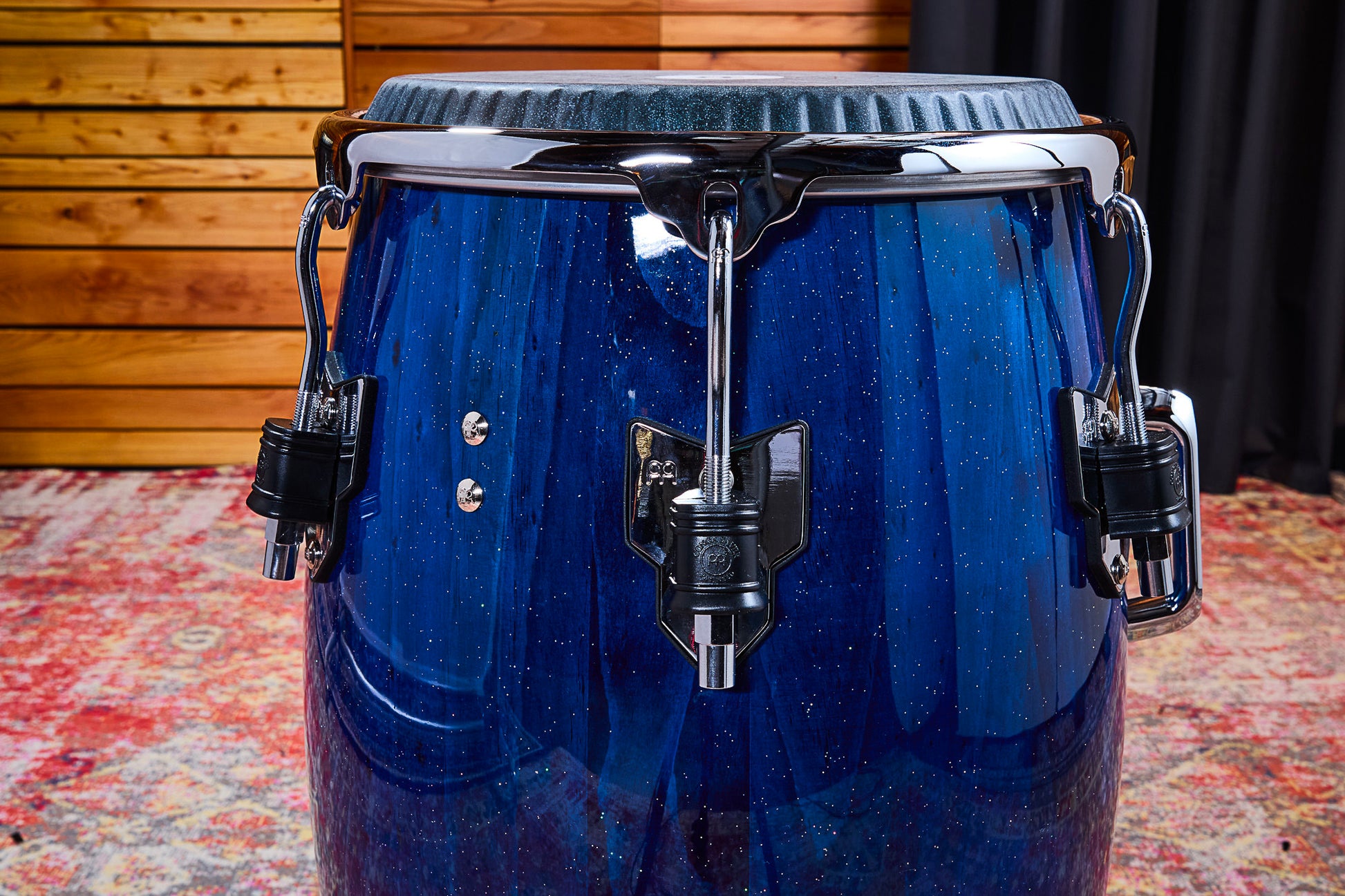 Quinto William 'Kachiro' 11", fût pin de Nouvelle-Zélande 3 plis, hauteur 76.2cm, peau cuir de veau noir, cercles SSR 4mm