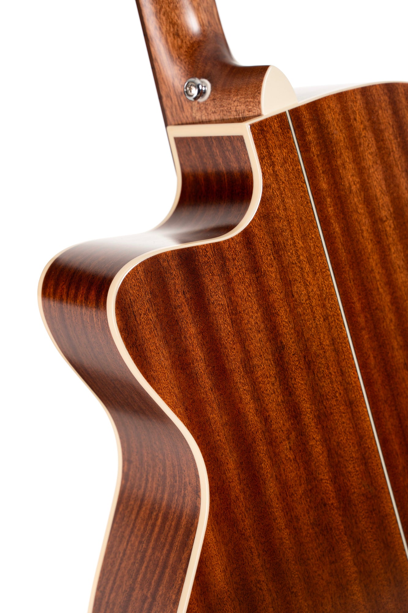 Essence OC4, table épicéa Sitka massif torréfié, f/e acajou, touche palissandre, Fishman Presys VT, semi brillant, table noire