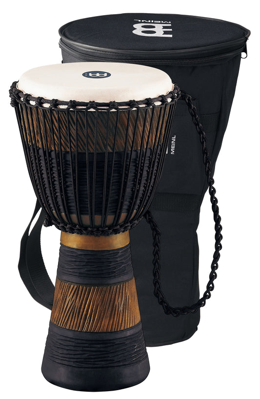 Djembé 12" Earth, acajou, 61cm, peau chèvre, cordage nylon 4mm, décorations gravées main, avec housse pro MDJB-M, brun/noir