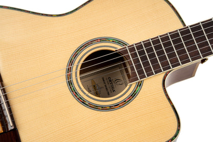 RCE141, pan coupé, EQ Ortega MagusPro, table épicéa massif, manche nato (52 mm), housse, naturel brillant