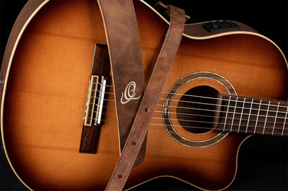 OSSU-40, courroie guitare, série Suede, face et dos cuir suédé, largeur 6 cm, longueur de 92 à 145 cm, cognac